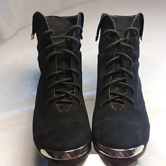 Hot in Hollywood - Picture 2 of 4